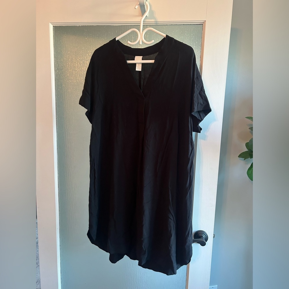 Chic Black V-Neck Dress